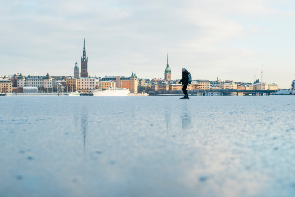 Patiner sur les lacs à Stockholm