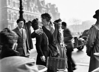 Le baiser de l'hôtel de ville, Paris 1950; Robert Doisneau