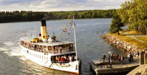 Bateau allant à Siarö