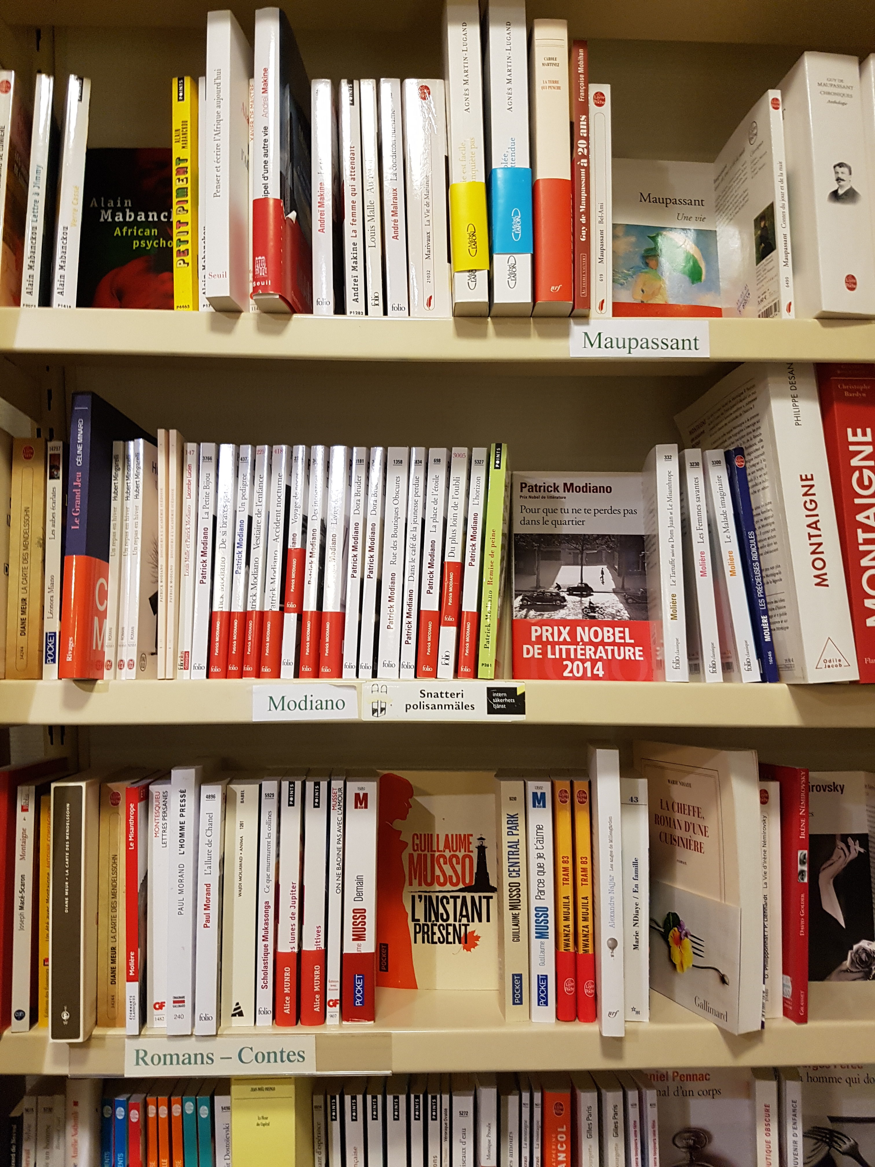 Étagères de librairie française