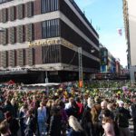 La foule à Drottninggatan