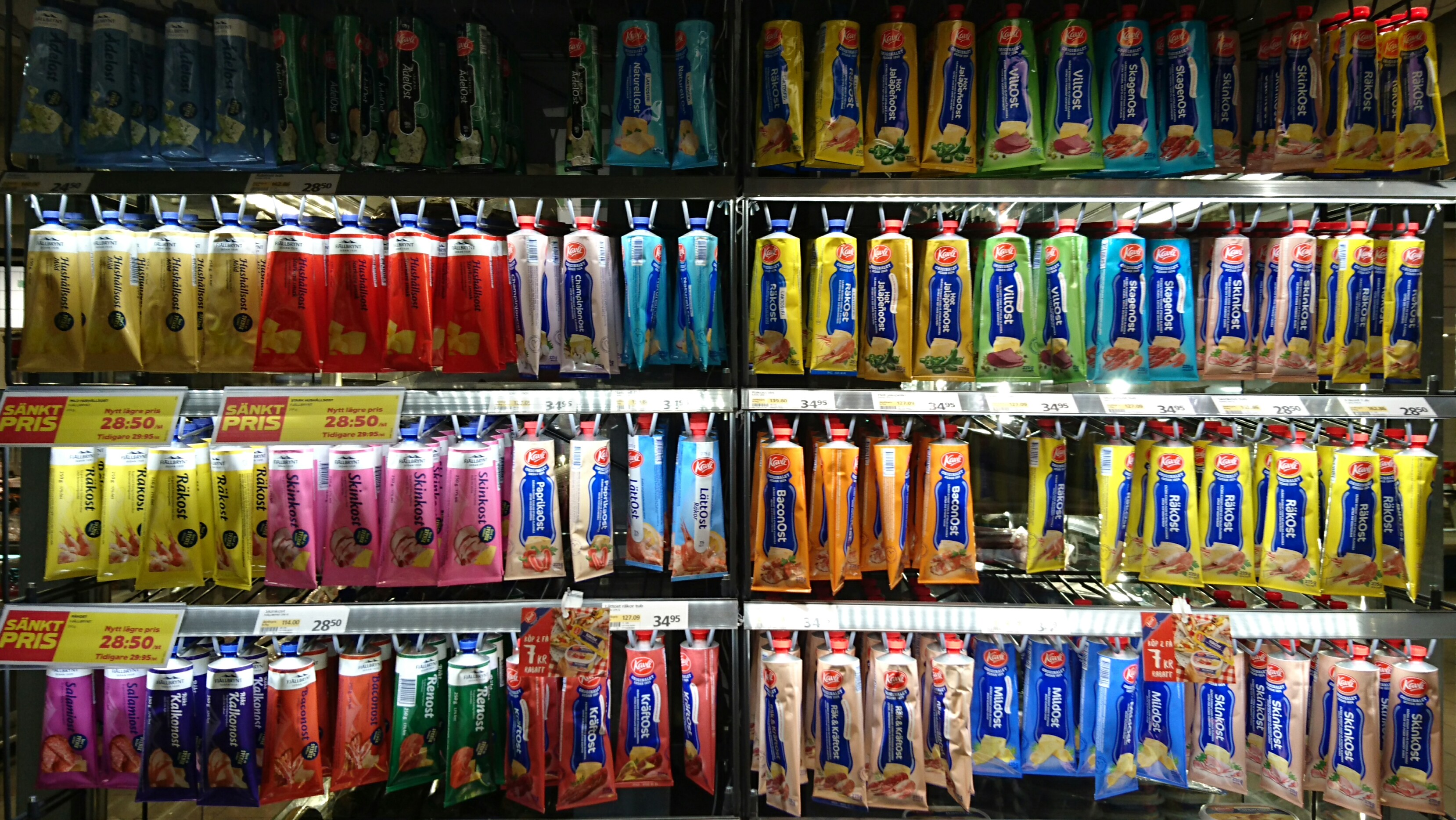Rayons de tubes au supermarché