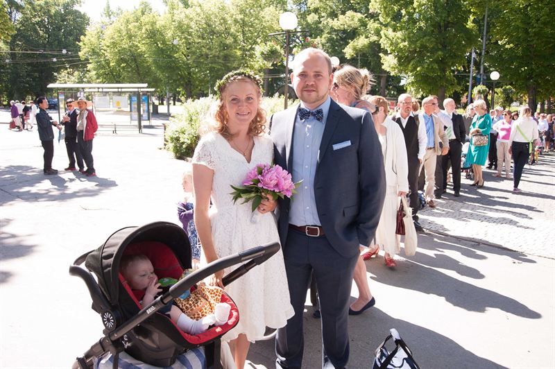 Couples faisant la queue pour se marier en drop-in à Skansen