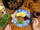 Boulettes de viande, pommes de terre et confiture d'airelle