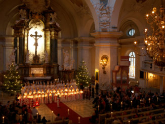 Concert de Lucia tôt le matin dans l'église Gustav Vasa, Stockholm