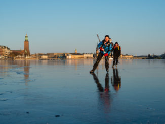 Patiner sur les lacs à Stockholm