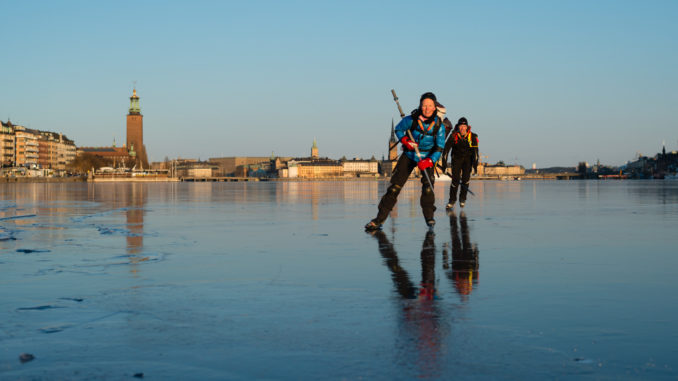 Patiner sur les lacs à Stockholm