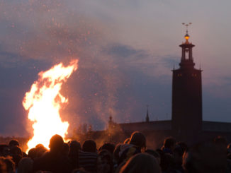 Feu de Valborgmässoafton à Stockholm