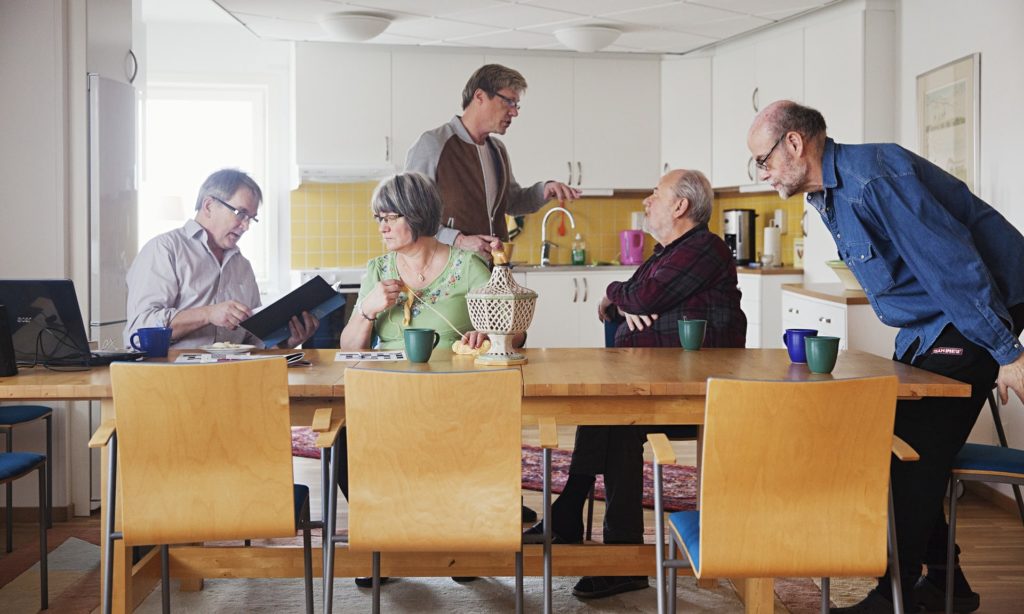 Résidents dans la salle commune