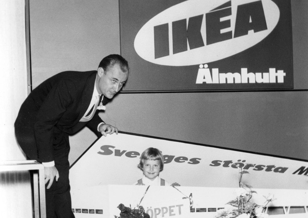 Ingvar Kamprad inaugure le premier magasin IKEA à Älmhult en 1958