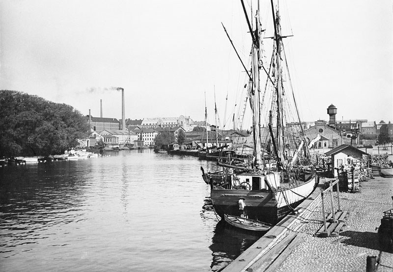 Klara sjö sedd från Stadshusbron. Till höger Klara Strand