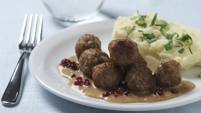 Köttbullar, purée et sauce brune