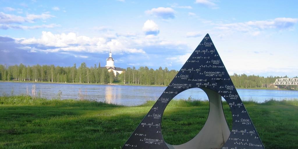 Monument "von Struve's Triangle" à Haparanda, par l'artiste Victoria Andersson