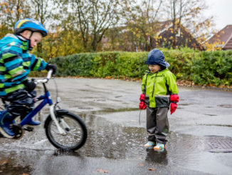 Jouer sous la pluie