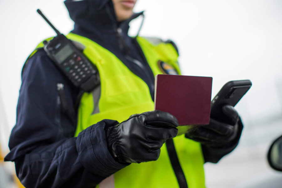 Contrôle de passeport à la frontière suédoise